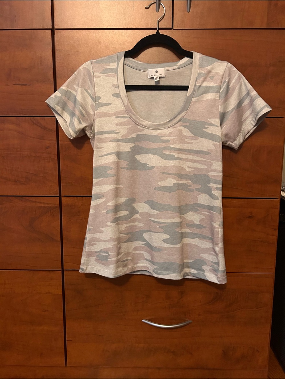 Socialite Gray Blush Camo Scoop Neck Tee Size XS